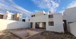 Casa en privada en Conkal, con habitación en planta baja