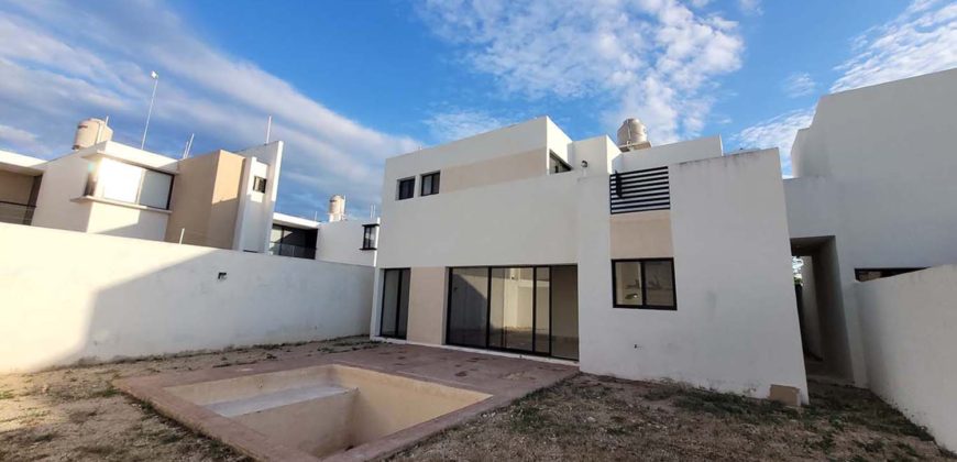 Casa en privada en Conkal, con habitación en planta baja