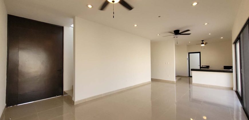 Casa en privada en Conkal, con habitación en planta baja