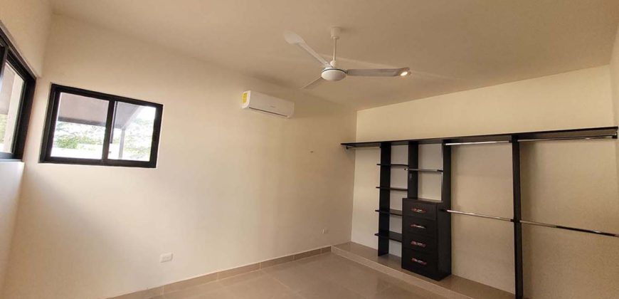Casa en privada en Conkal, con habitación en planta baja