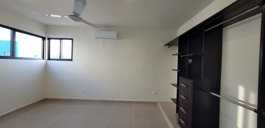 Casa en privada en Conkal, con habitación en planta baja