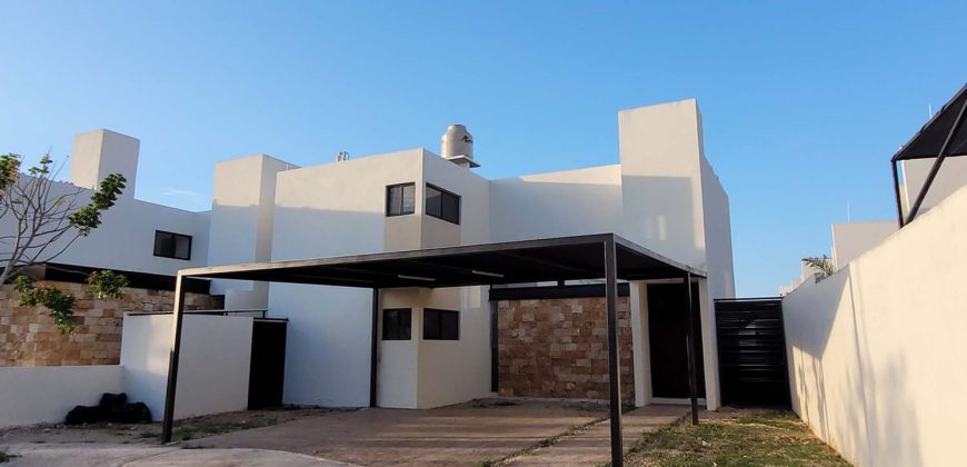 Casa en privada en Conkal, con habitación en planta baja