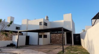 Casa en privada en Conkal, con habitación en planta baja