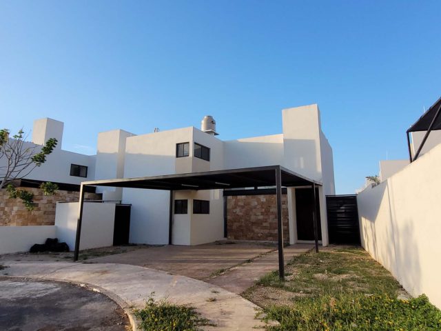 Casa en privada en Conkal, con habitación en planta baja