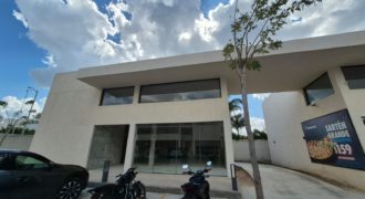 Local en renta con Drive Thru en Plaza Manere Conkal