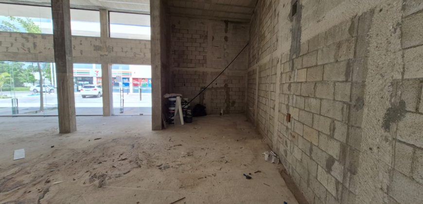 Local en renta con Drive Thru en Plaza Manere Conkal