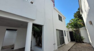 Oficina en renta ubicada sobre avenida, al norte de Mérida.