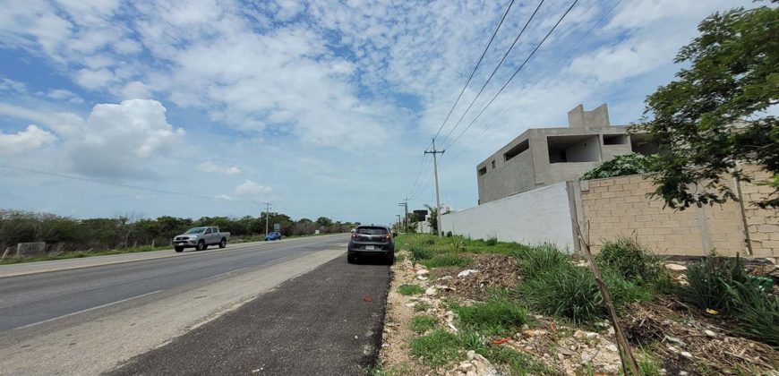 Terreno en venta en Conkal sobre carretera, ideal bodegas y comercial