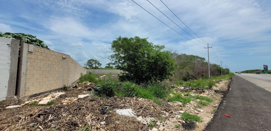Terreno en venta en Conkal sobre carretera, ideal bodegas y comercial