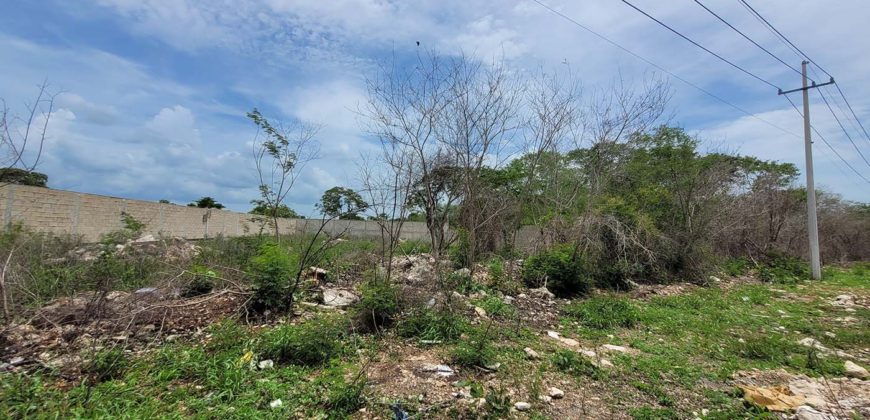 Terreno en venta en Conkal sobre carretera, ideal bodegas y comercial