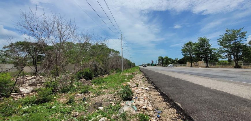 Terreno en venta en Conkal sobre carretera, ideal bodegas y comercial