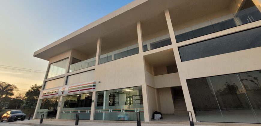Local comercial en planta alta plaza Manere