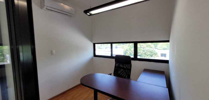 Oficina equipada en la zona norte de Mérida