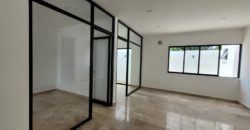 Oficina en renta en Altabrisa, lista para ocupar