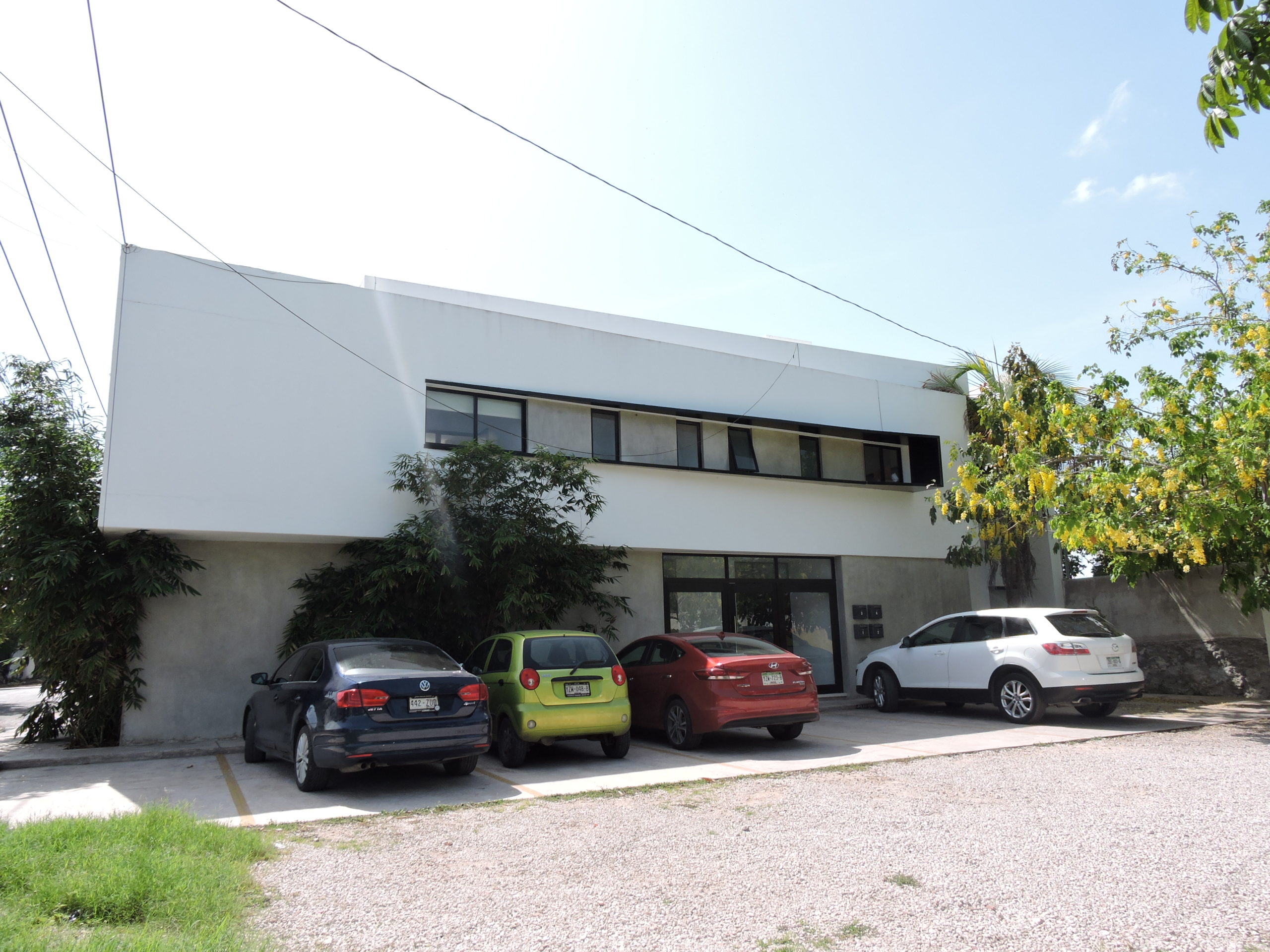 Oficina en renta en planta baja ubicada en Sodzil Norte